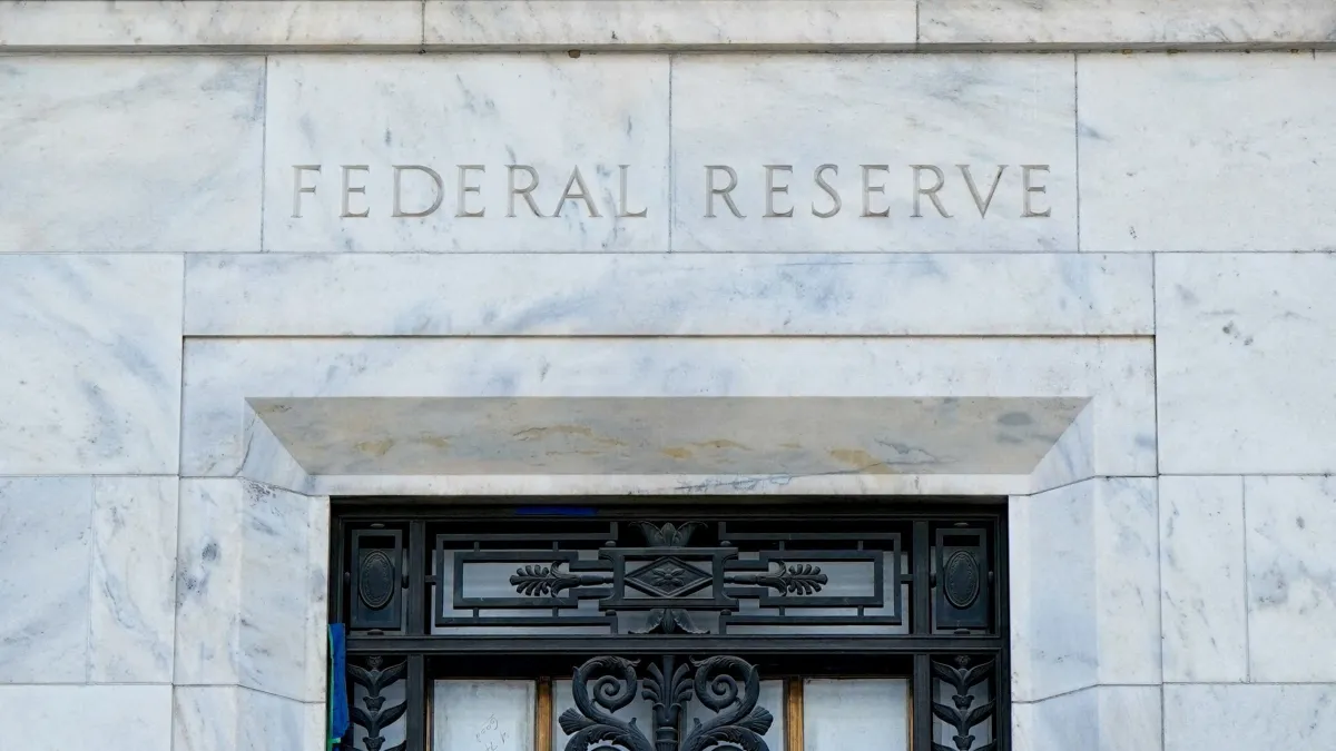 Fed mantém juros, mas o comitê racha pela primeira vez